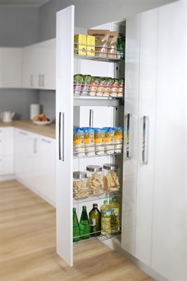 Высокая бутылочница в интерьере