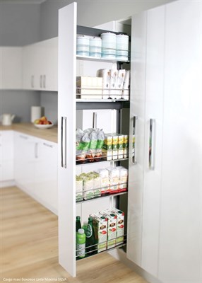 Высокая бутылочница в интерьере